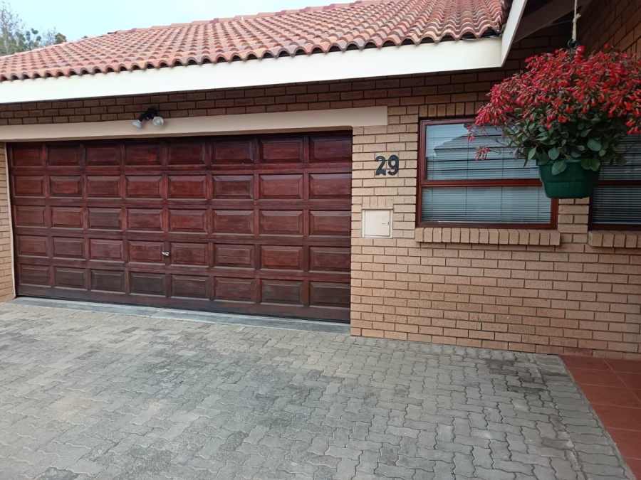 3 Bedroom Property for Sale in Roylglen Gardens Northern Cape